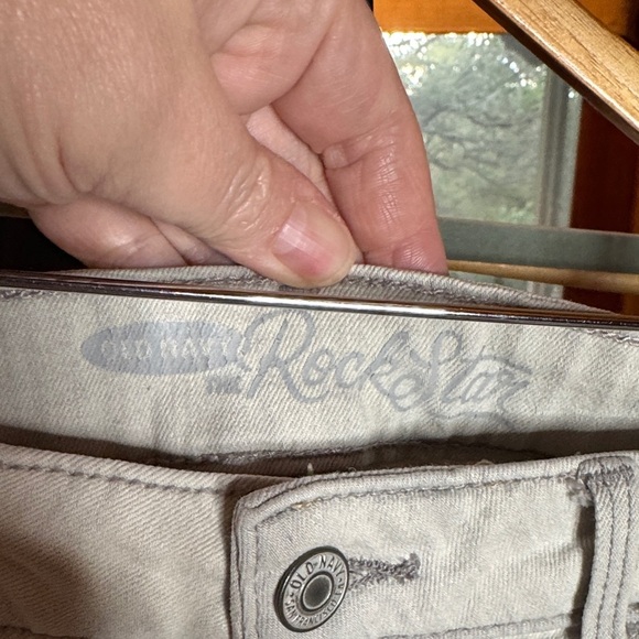 Old Navy Mid-Rise Rockstar Distressed Light Gray & White Jeans Size 2 - Picture 2 of 8